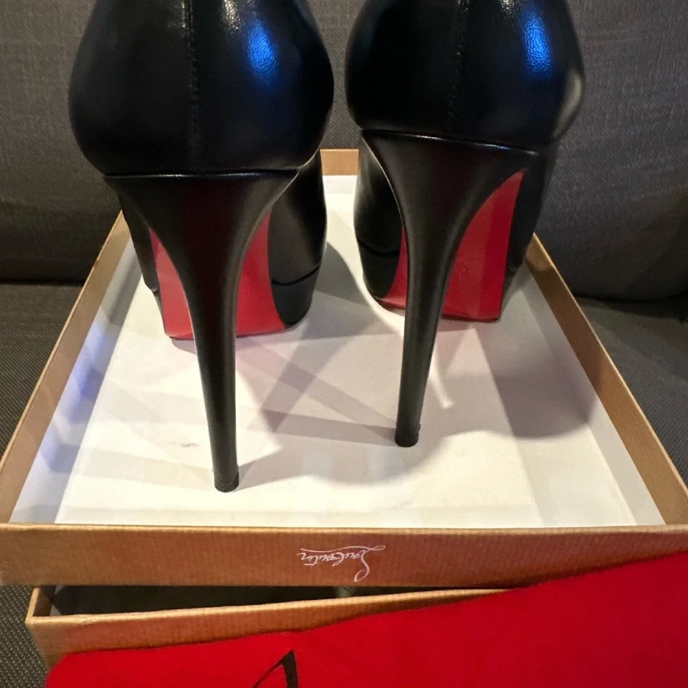 Christian Louboutin - Picture 2 of 4